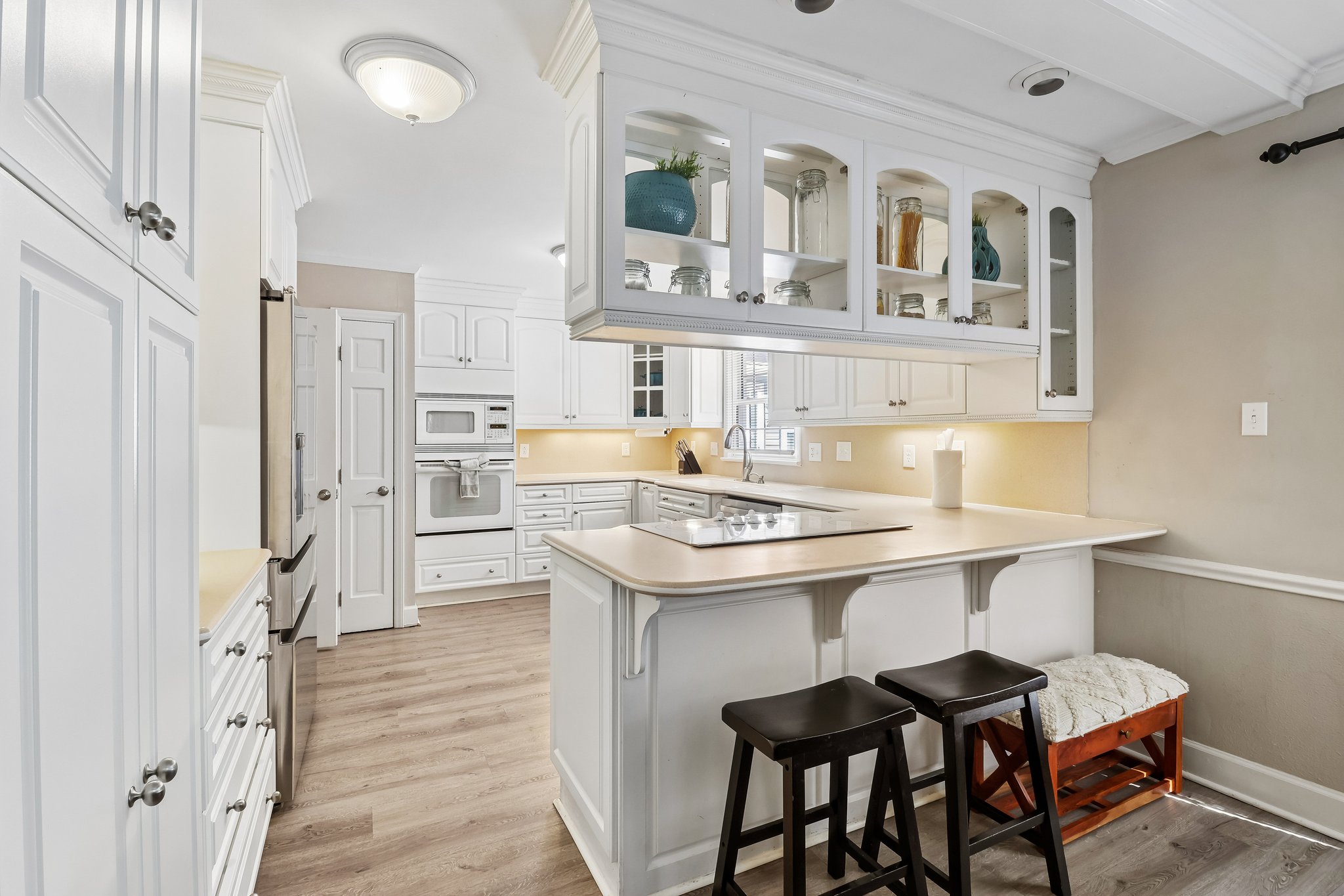 Kitchen breakfast bar